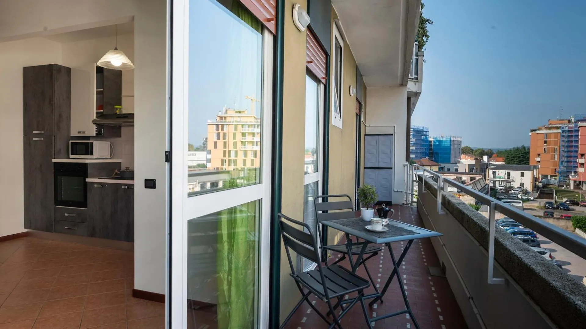Apartment Isa Center - Leonardo Accademy - Mxp - Lakes Sesto Calende Italy